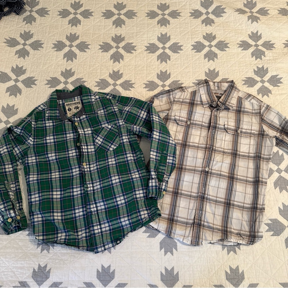 Boys Long Sleeved Plaid Button Up Shirts Set Of 2 Excellent Condition